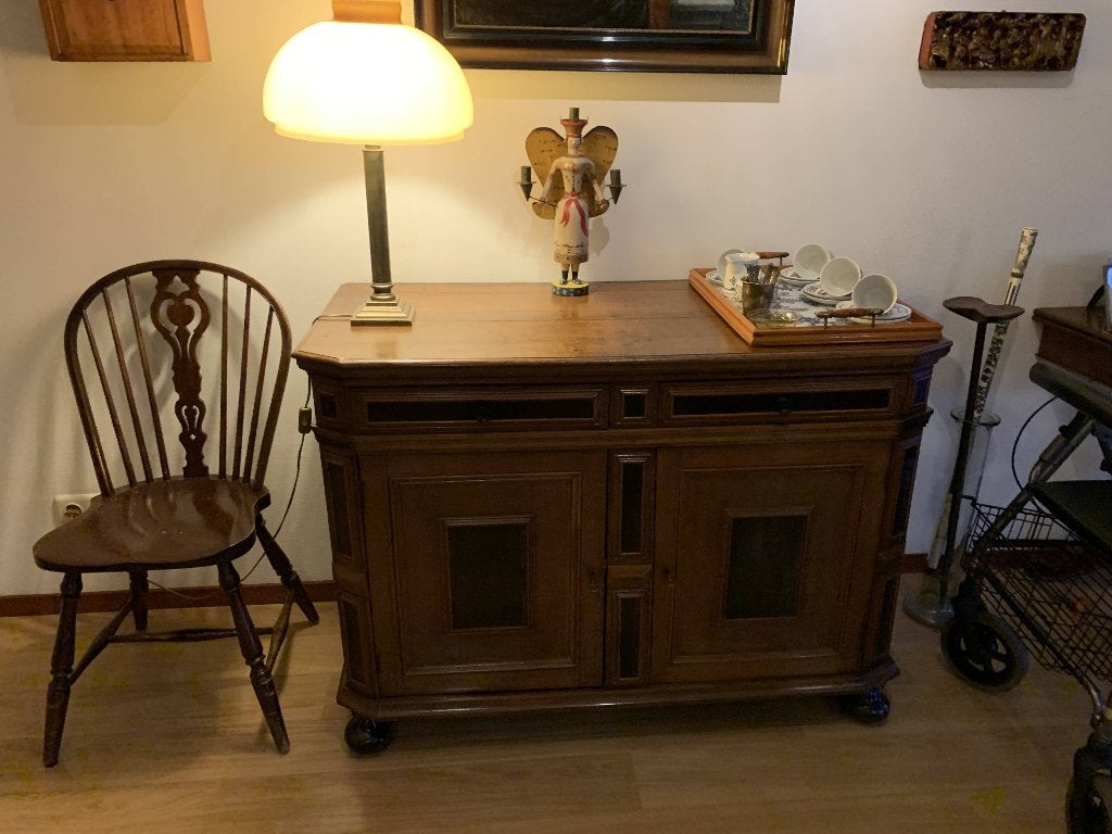 Antiek eiken buffetkastje met ingelegd ebbenhout, Antiek en Kunst, Antiek | Meubels | Kasten, Ophalen