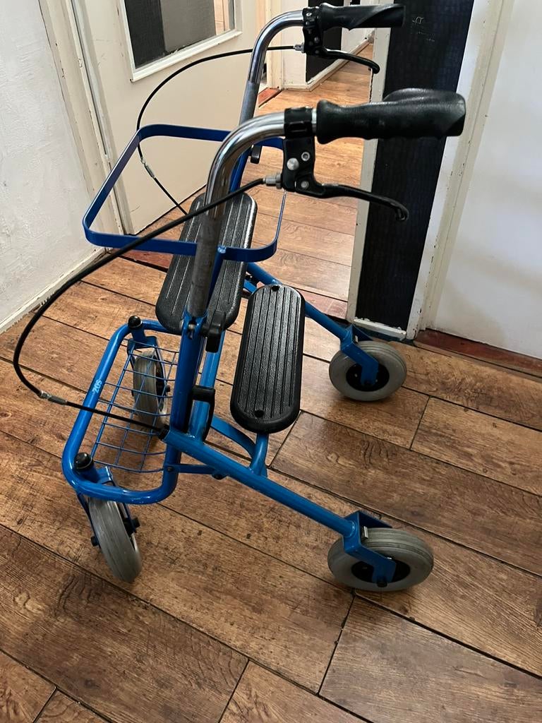 Binnenrollator met remmen, mandje en dienblad, Ophalen, Gebruikt