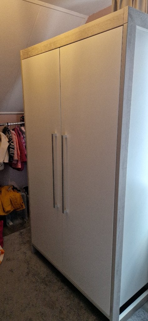 Foto 6 van Complete babykamer TWF: ledikant, commode en kledingkast