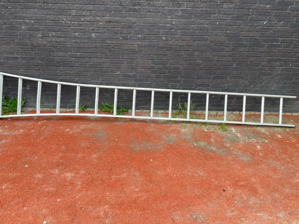 Aluminium Ladder in goede staat, Doe-het-zelf en Verbouw, Ladders en Trappen, Ophalen of Verzenden, Gebruikt, Ladder, 4 meter of meer