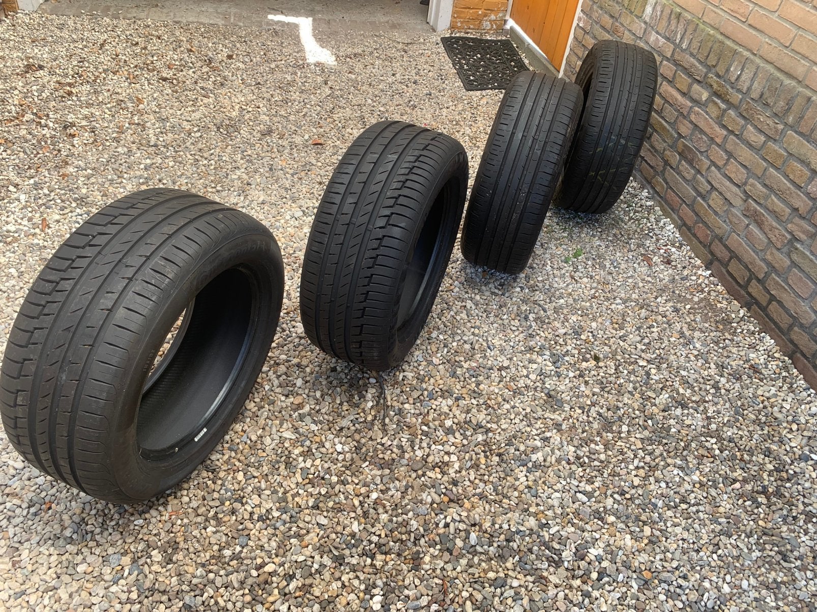 4 Continentals, Auto-onderdelen, Banden en Velgen, Ophalen, 225 mm, Zomerbanden, Band(en)