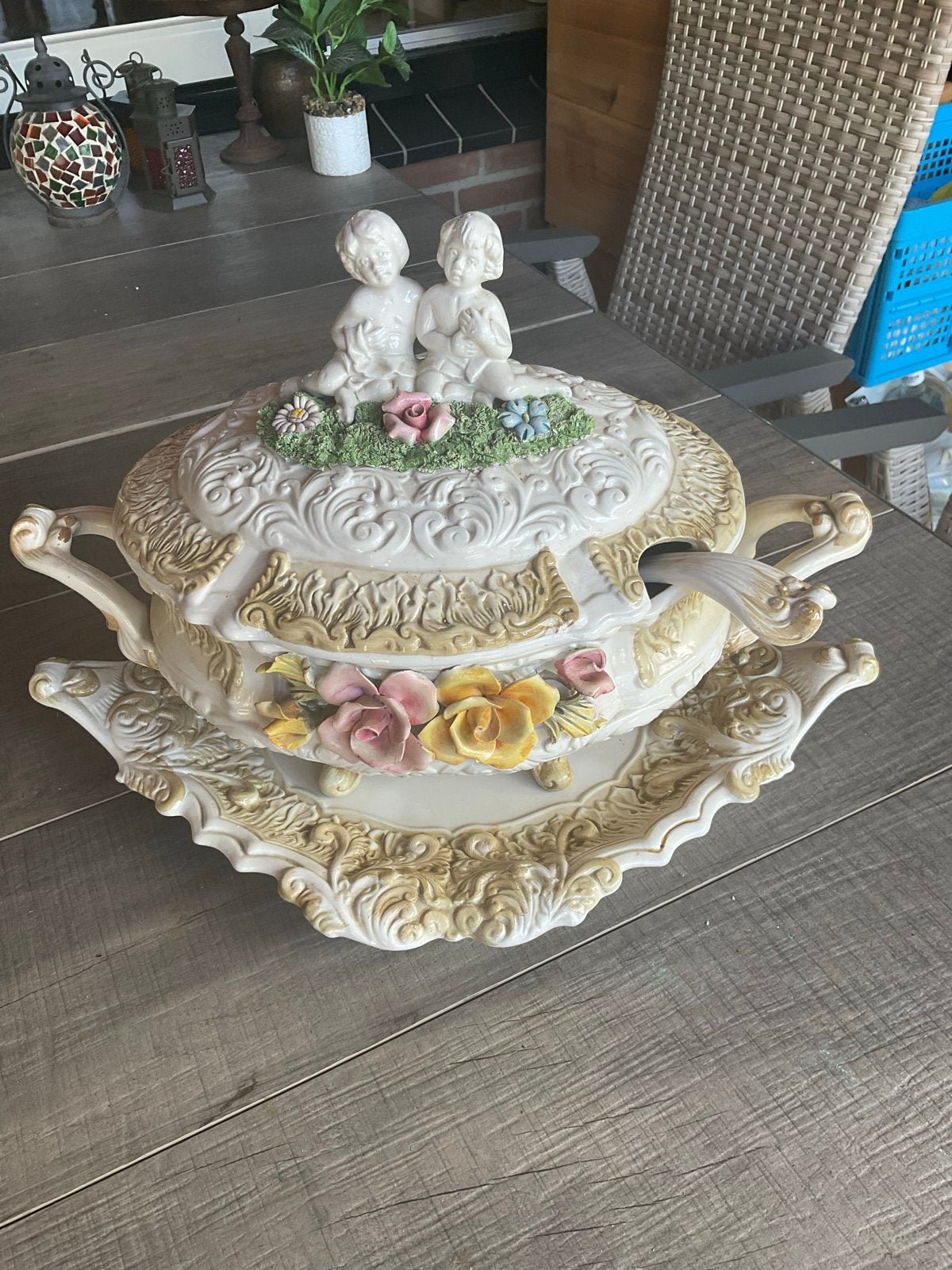 Italiaanse barok soepterrine schotel, putti en bloemdecor, Ophalen