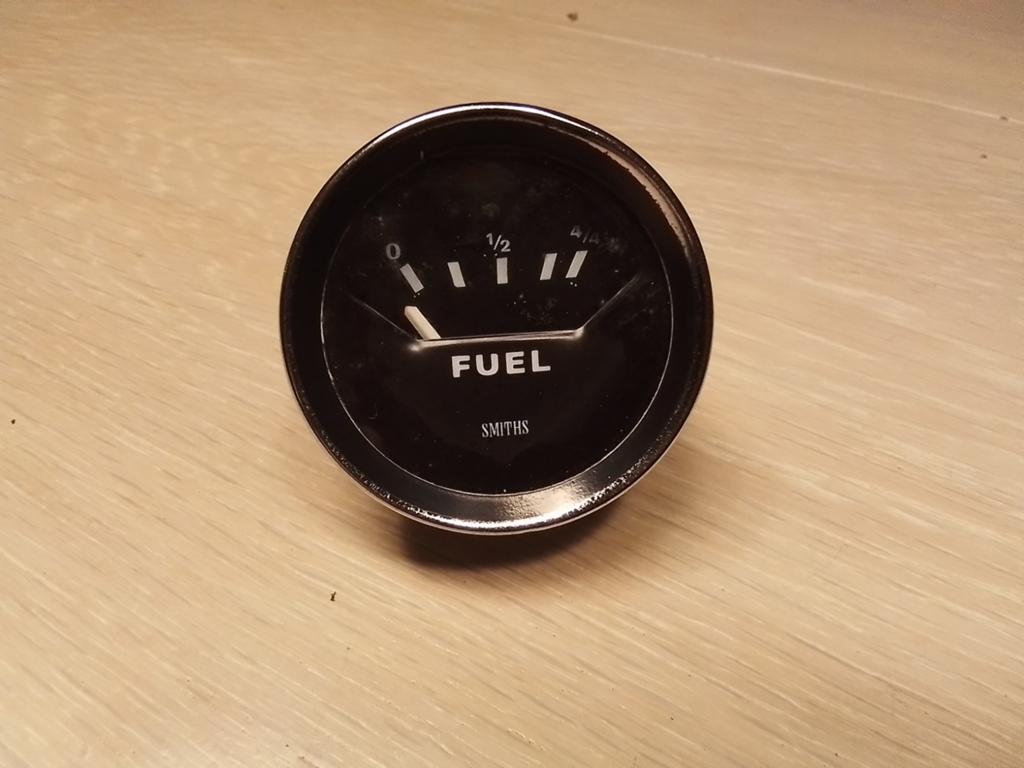 SMITHS FUEL METER  TRIUMPH STAG -TR6 -SPITFIRE 1500 DOLOMITE, Ophalen of Verzenden