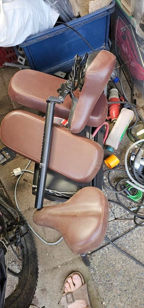 Fafrees fietszadel.  Openen om  acuu uit te halen, Ophalen of Verzenden, Overige merken