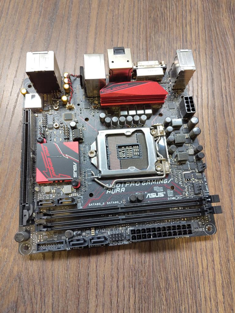 ASUS B150I PRO GAMING/AURA Moederbord (LGA 1151), Computers en Software, Moederborden, Zo goed als nieuw, Intel, DDR4, Ophalen