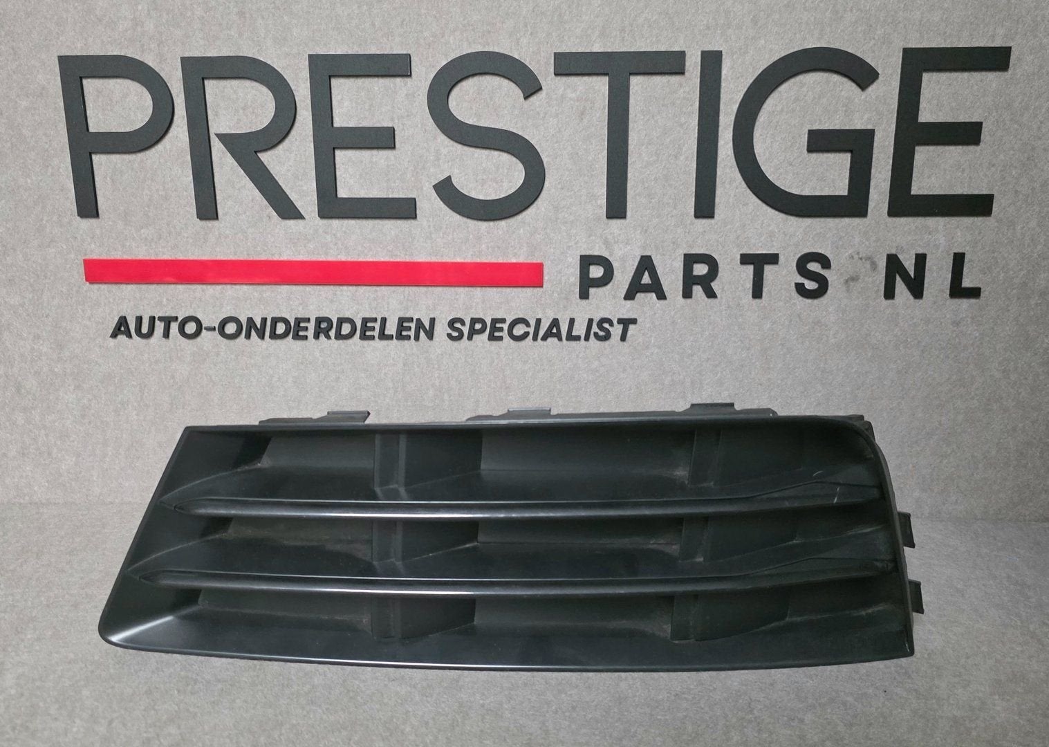 Voorbumper Rooster Audi A4 B9 8W Links 8W0807681R Origineel, Gebruikt, -, Ophalen of Verzenden, -