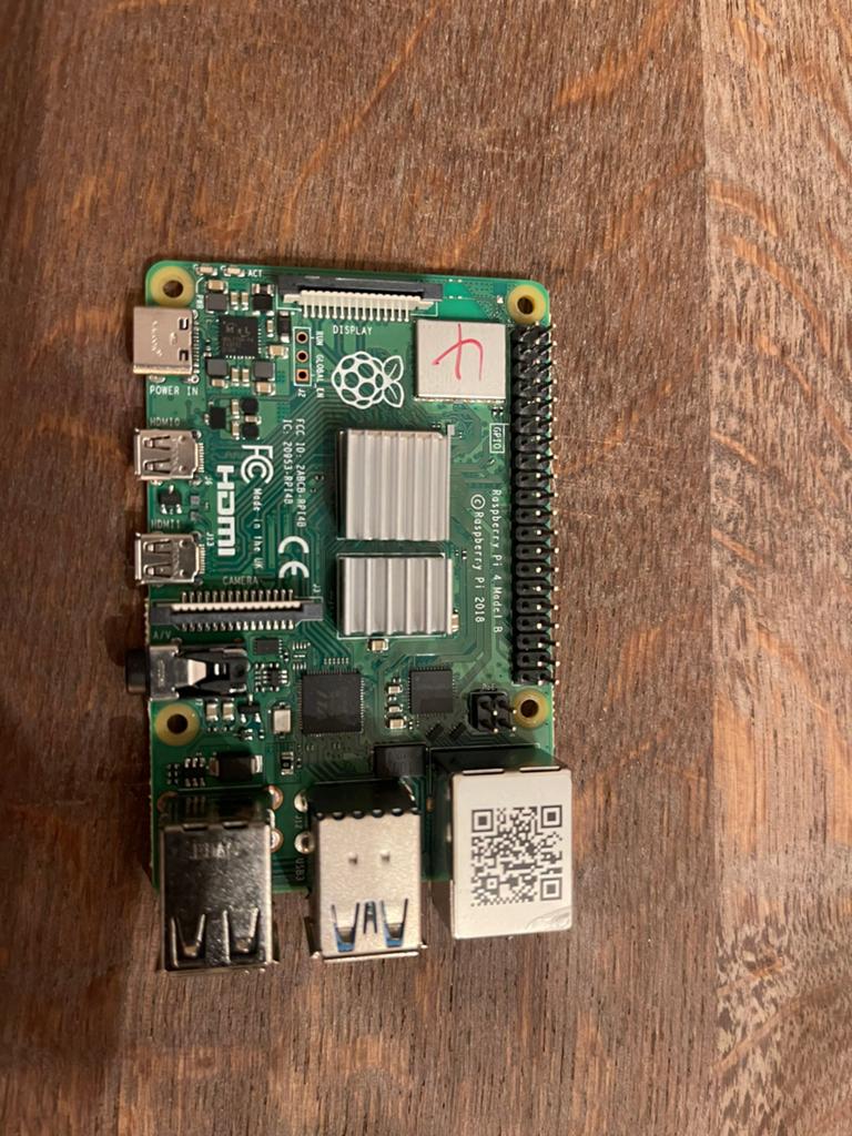 Raspberry Pi 4 model B 4gb + 32 gb sd + heatsinks, Ophalen of Verzenden, Zo goed als nieuw