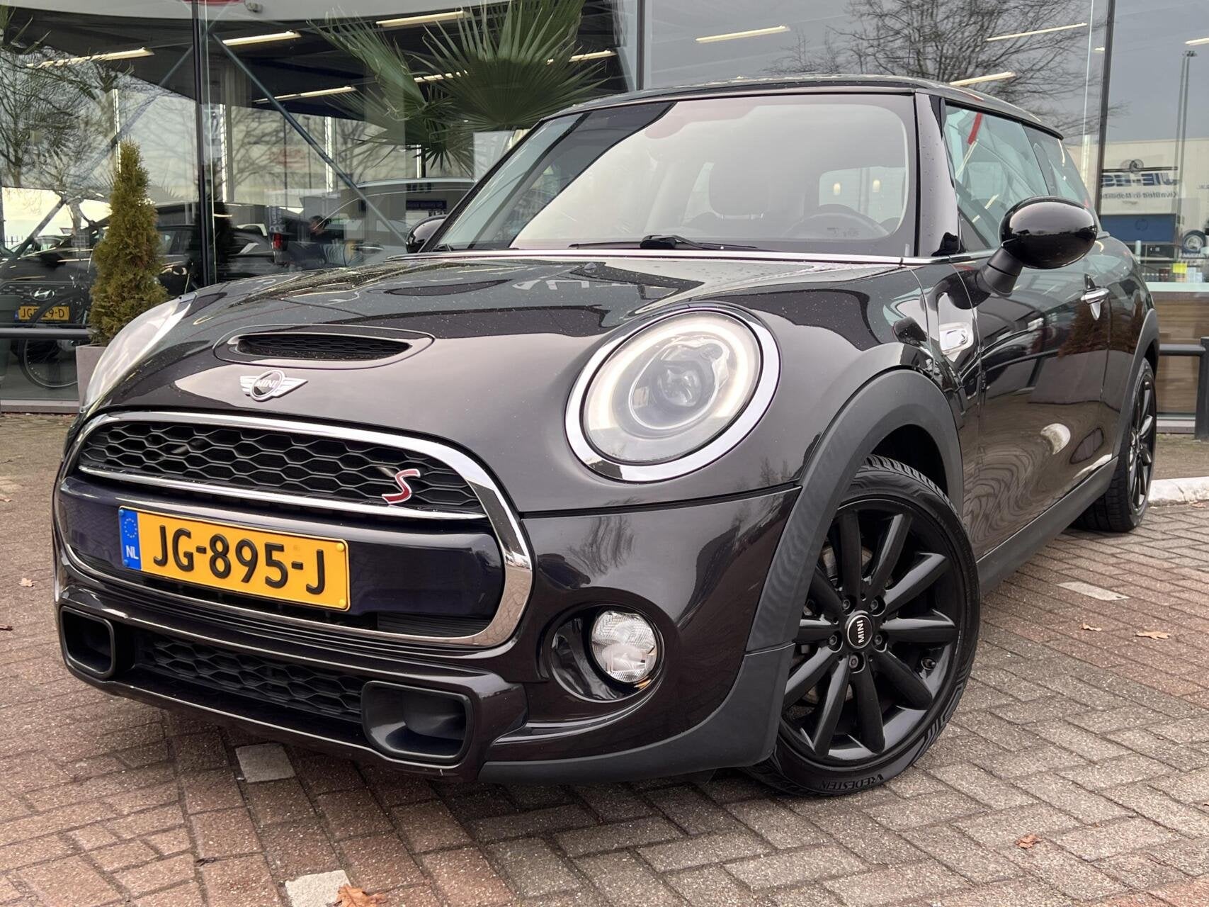 Mini Mini 2.0 Cooper S Chili Serious Business Pano LED Navi, Auto's, Voorwielaandrijving, 1998 cc, Gebruikt, Euro 6