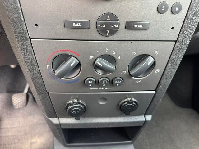 Opel Meriva 1.6-16V Essentia, '06, airco, cruise, trekhaak,, Voorwielaandrijving, Gebruikt, Zwart, 4 cilinders