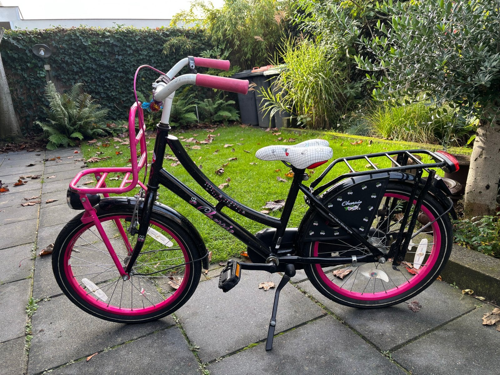 Meisjesfiets 18 inch zwart/roze met voordrager, Ophalen, Gebruikt, Terugtraprem, 16 tot 20 inch