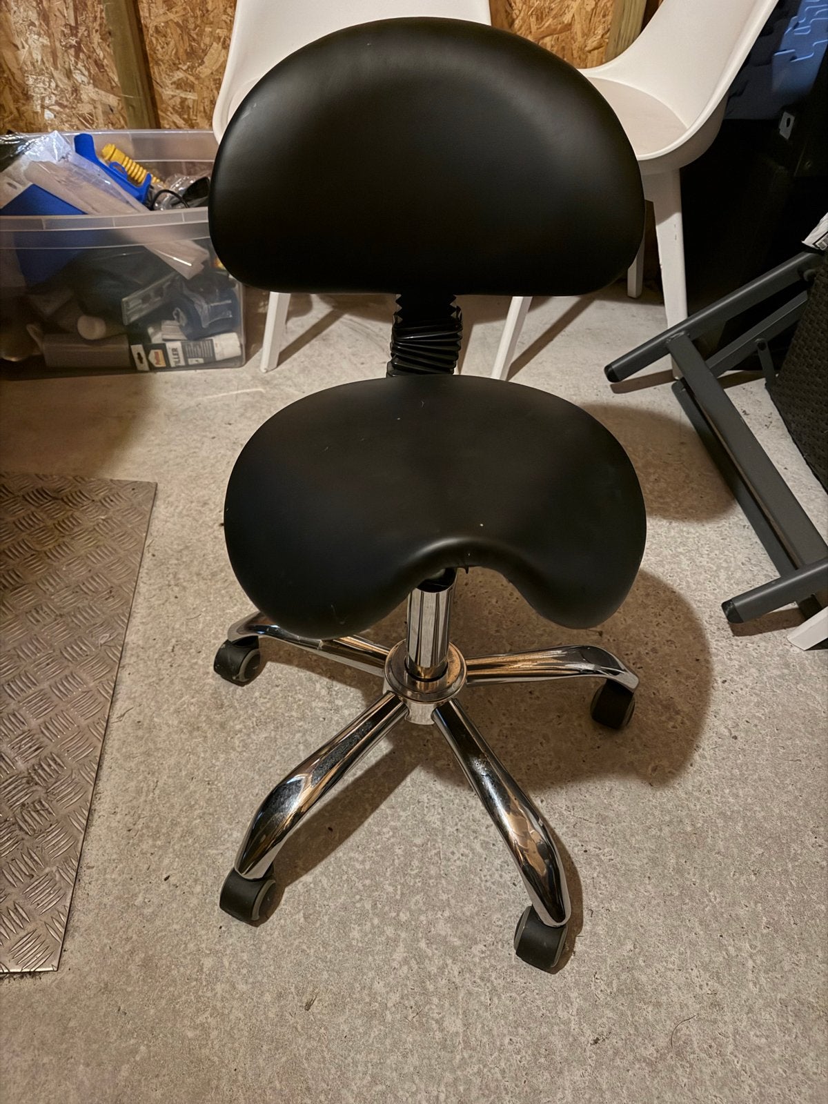 Zwarte Ergonomische Zadelkruk met Rugleuning, Huis en Inrichting, Ophalen, Zwart, Zo goed als nieuw, Bureaukruk