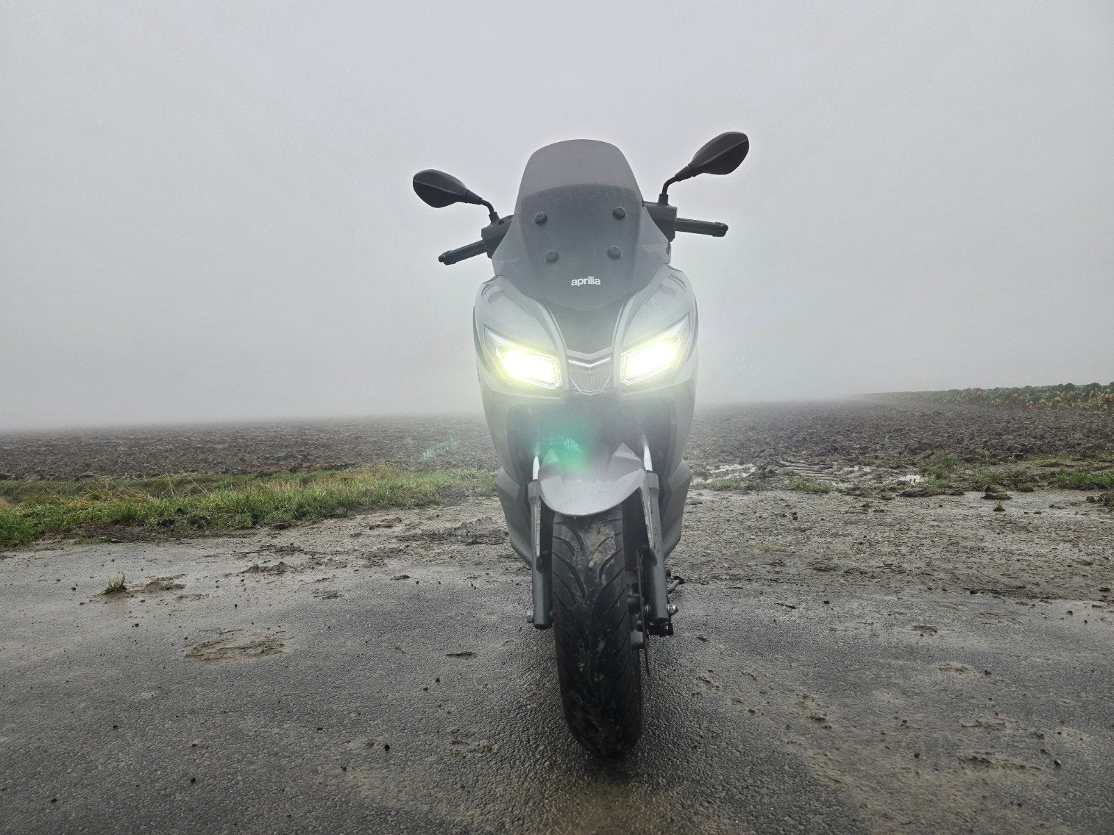 Aprilia Sxr 50 - Zo goed als nieuw, Fietsen en Brommers, Overige modellen, Maximaal 45 km/u, Ophalen of Verzenden, Zo goed als nieuw