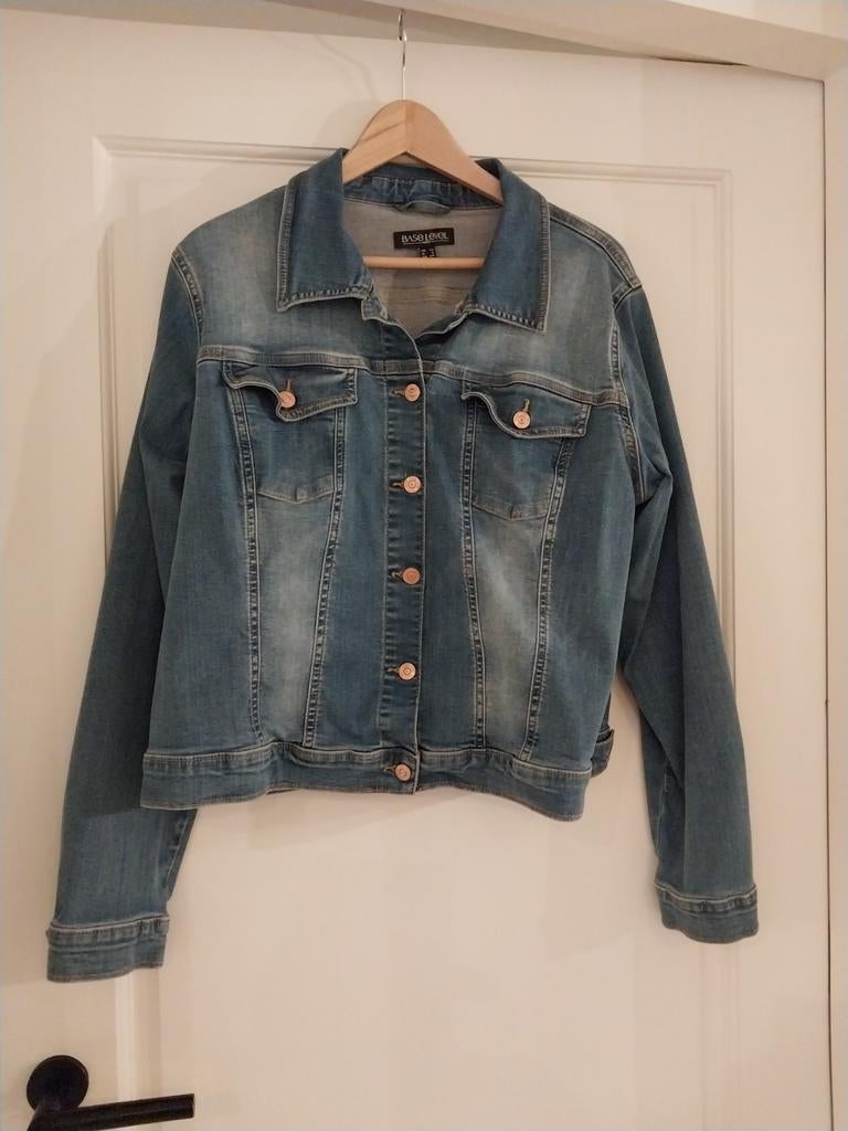 Yesta spijkerjasje maat xo =44, Kleding | Dames, Grote Maten, Blauw, Yesta, Ophalen of Verzenden, Zo goed als nieuw