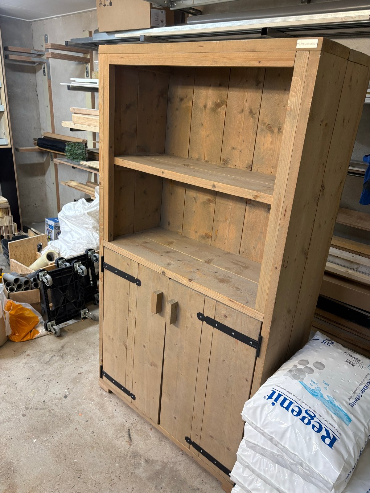Landelijk Boekenkast greywash 180x100x40 cm met 2 deuren, Huis en Inrichting, Ophalen, 100 tot 150 cm, Zo goed als nieuw, 150 tot 200 cm