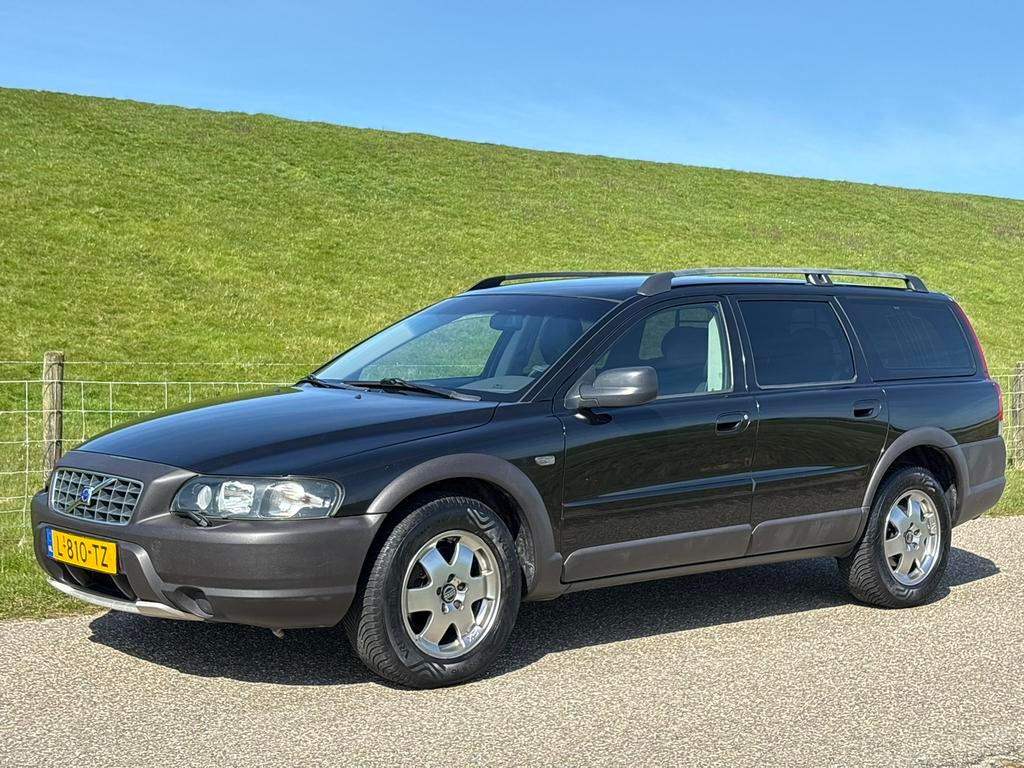 Volvo XC70 2.4 D5 AWD Geartronic 2004 | Youngtimer | goed oh, Automaat, 1800 kg, Zwart, 197 €/maand