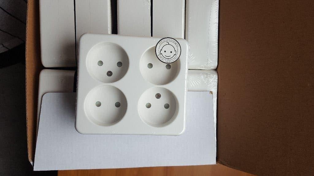 PLIEGER opbouw wandcontactdoos - Kinderbeveiliging -4 voudig, Ophalen of Verzenden, Nieuw, Overige typen