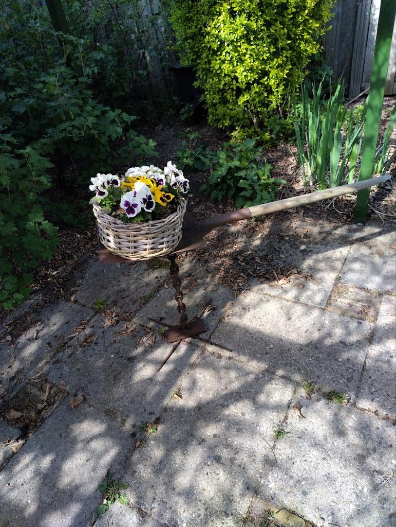 Tuinornament "Op Den Schop" Design HP - Uniek & ique, Tuin en Terras, Tuinbeelden, Gebruikt, Overige typen, Metaal, Ophalen