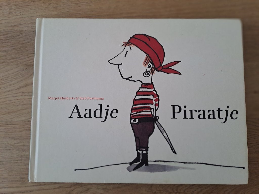 AADJE PIRAATJE. MARJET HUIBERTS., Boeken, Gelezen, Fictie algemeen, Jongen of Meisje, Ophalen of Verzenden