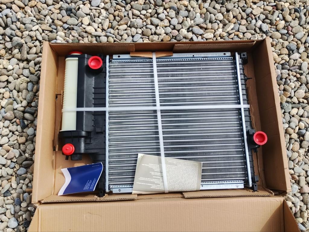 BMW E36 MAHLE CR 330 000S Radiateur, Auto-onderdelen, Ophalen of Verzenden, BMW