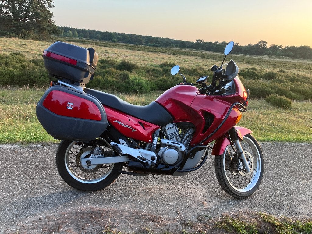 Honda XL650V Transalp 650 | 2000 | 39.700 km | Zeer netjes, Motoren, Handvatverwarming, 2 cilinders, Occasion, Motorrijbewijs A