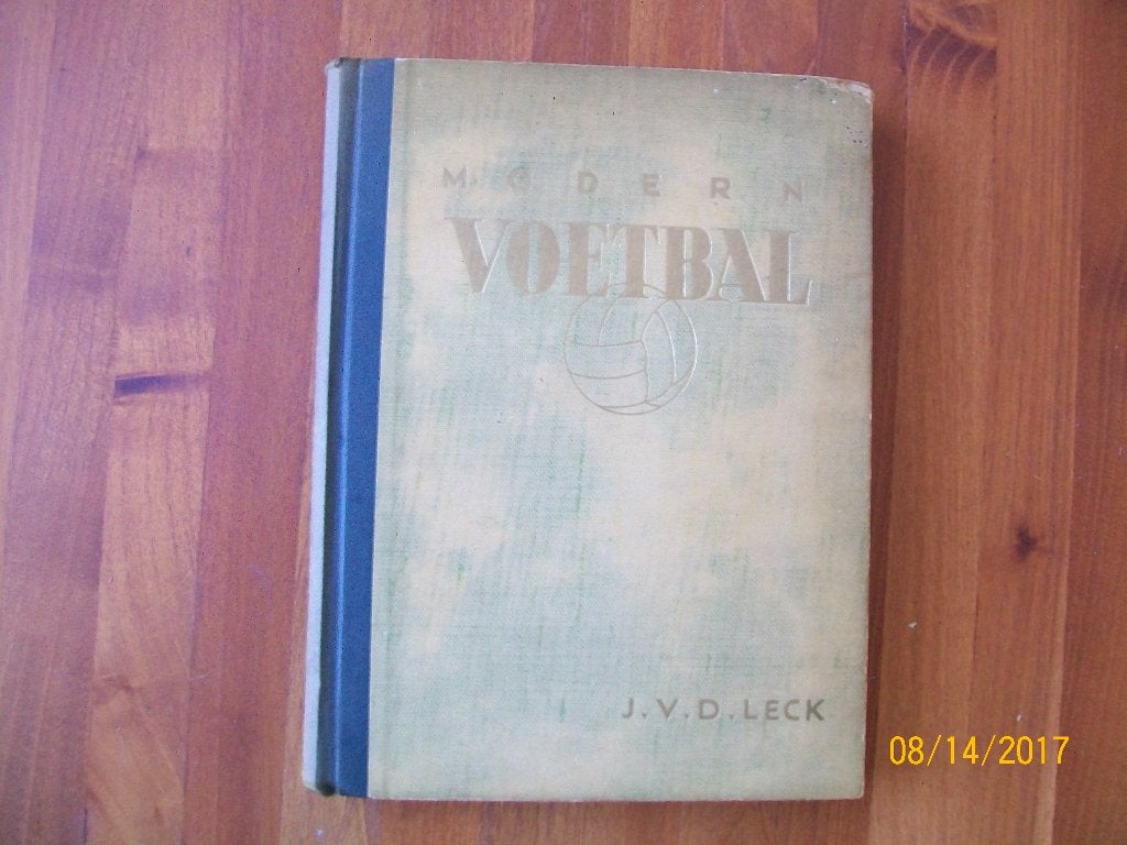 Modern voetbal - j.v.d. Leck- voetbalinstructieboek uit 1946, Verzenden, Gebruikt, Boek of Tijdschrift