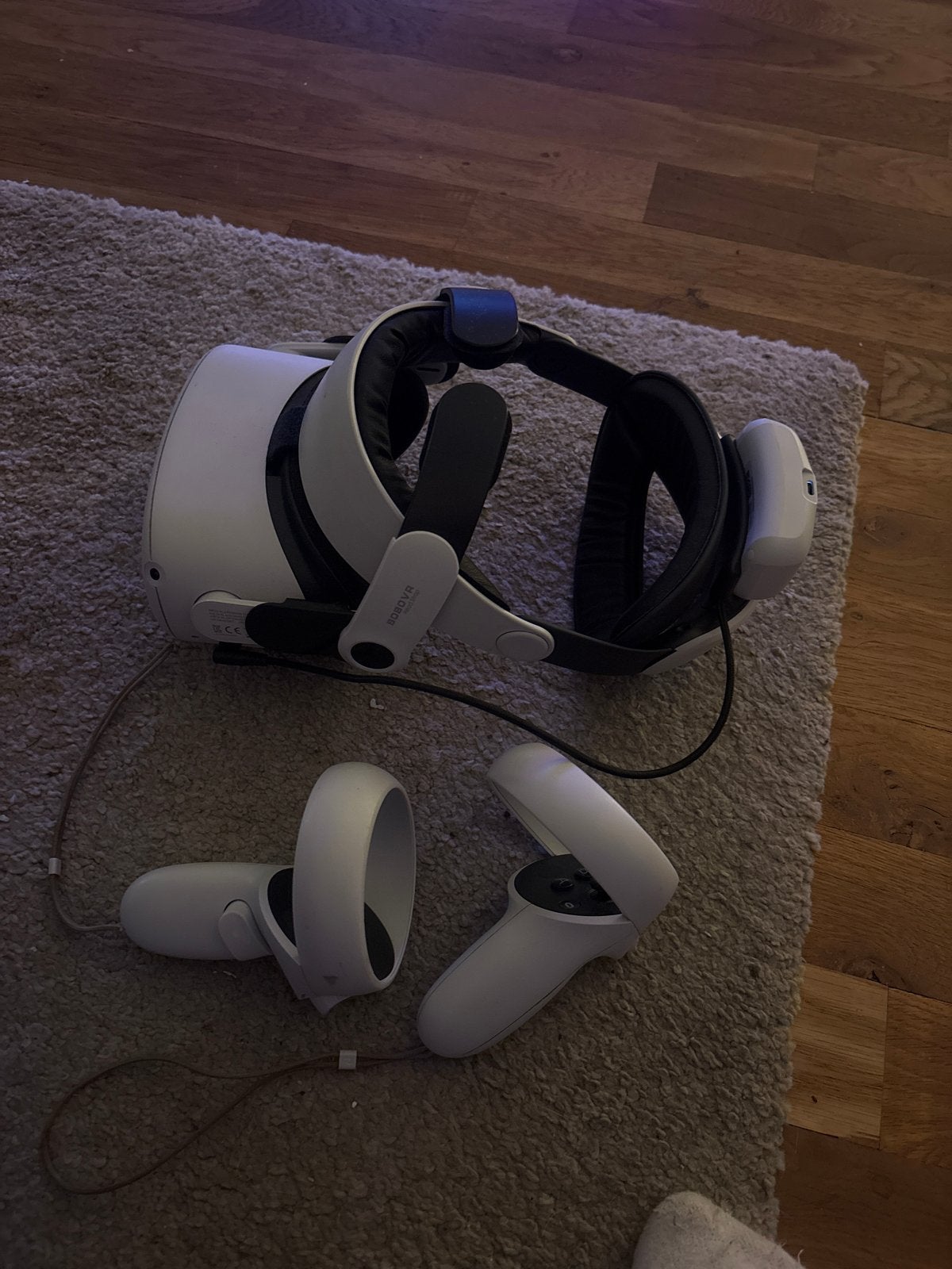 Meta Quest 2 VR-headset met controllers en accessoires, Spelcomputers en Games, Virtual Reality, Ophalen of Verzenden, Zo goed als nieuw