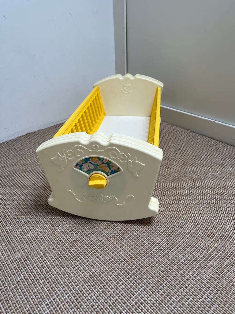 Vintage Fisher-Price poppenwiegje met muziek, Ophalen of Verzenden, Gebruikt, Jongen of Meisje
