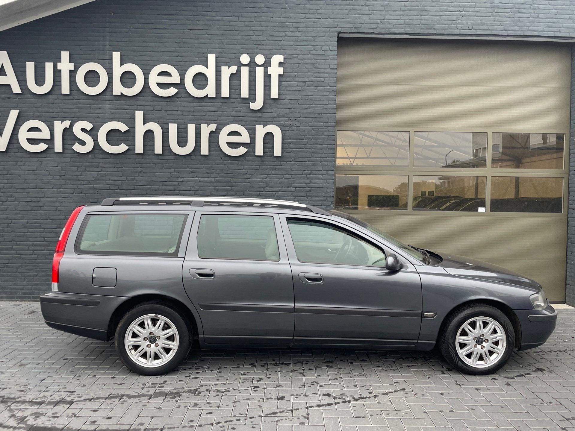 Volvo V70 2.4 Edition II trekhaak, Auto's, Voorwielaandrijving, Beige, Leder en Stof, Euro 4