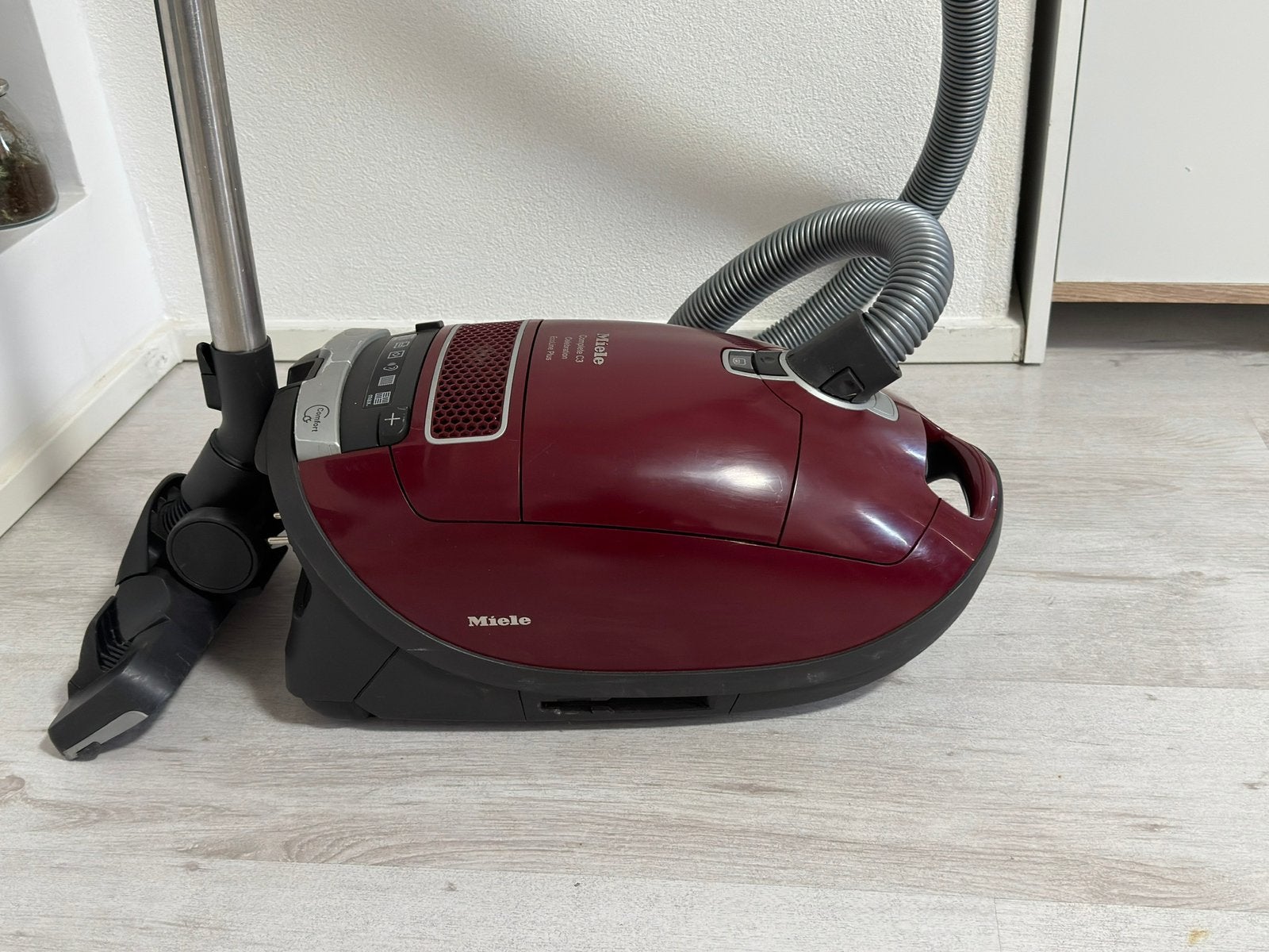 Miele Stofzuiger Complete C3 Celebration, Witgoed en Apparatuur, Stofzuigers, Ophalen, Zo goed als nieuw