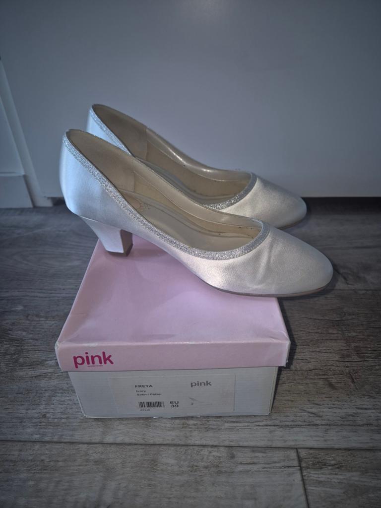 Trouwschoenen Pink Freya maat 39 - Zo goed als nieuw, Kleding | Dames, Trouwkleding en Trouwaccessoires, Ophalen of Verzenden