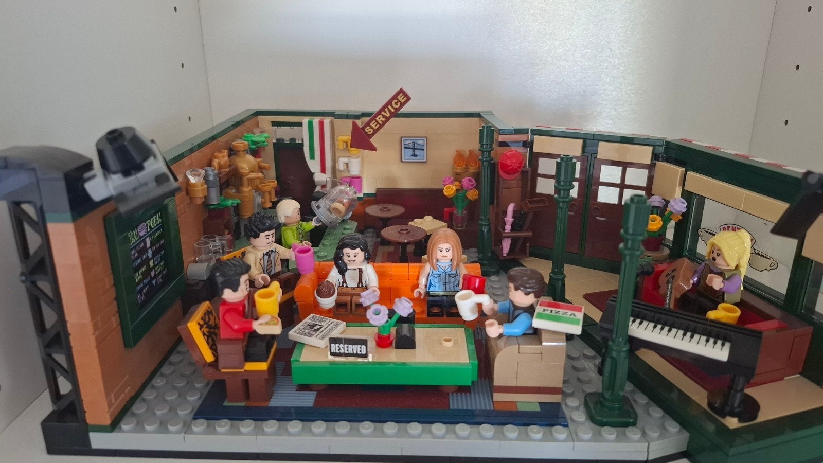 LEGO Friends TV Serie 21319 + 10292 Central Perk & Apartment, Kinderen en Baby's, Overige thema's, Lego, Ophalen of Verzenden
