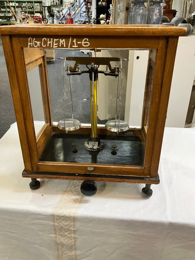 Keroy K5 analytische precisiebalans ca. 1950-1965, Verzenden
