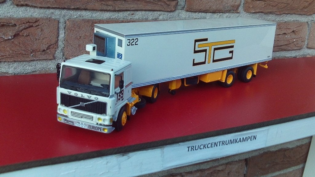 WSI  Volvo  F10  4 x 2 + Reefer  Trailer  van  STG  Autier., Hobby en Vrije tijd, Modelauto's | 1:50, Ophalen of Verzenden, Nieuw