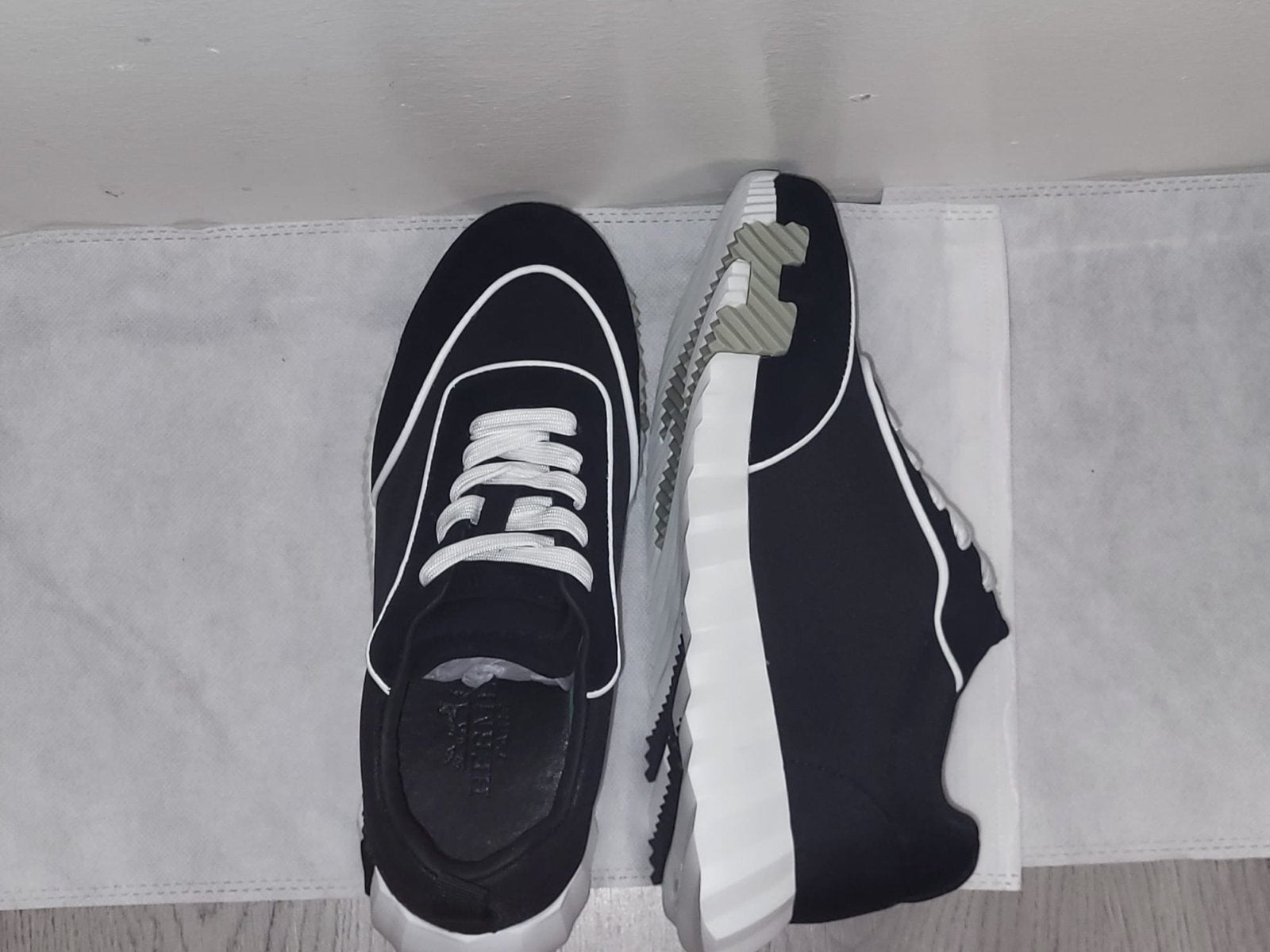 Hermès Sneakers Zwart Maat 38, Kleding | Heren, Schoenen, Ophalen of Verzenden, Zo goed als nieuw, Zwart, Sneakers of Gympen