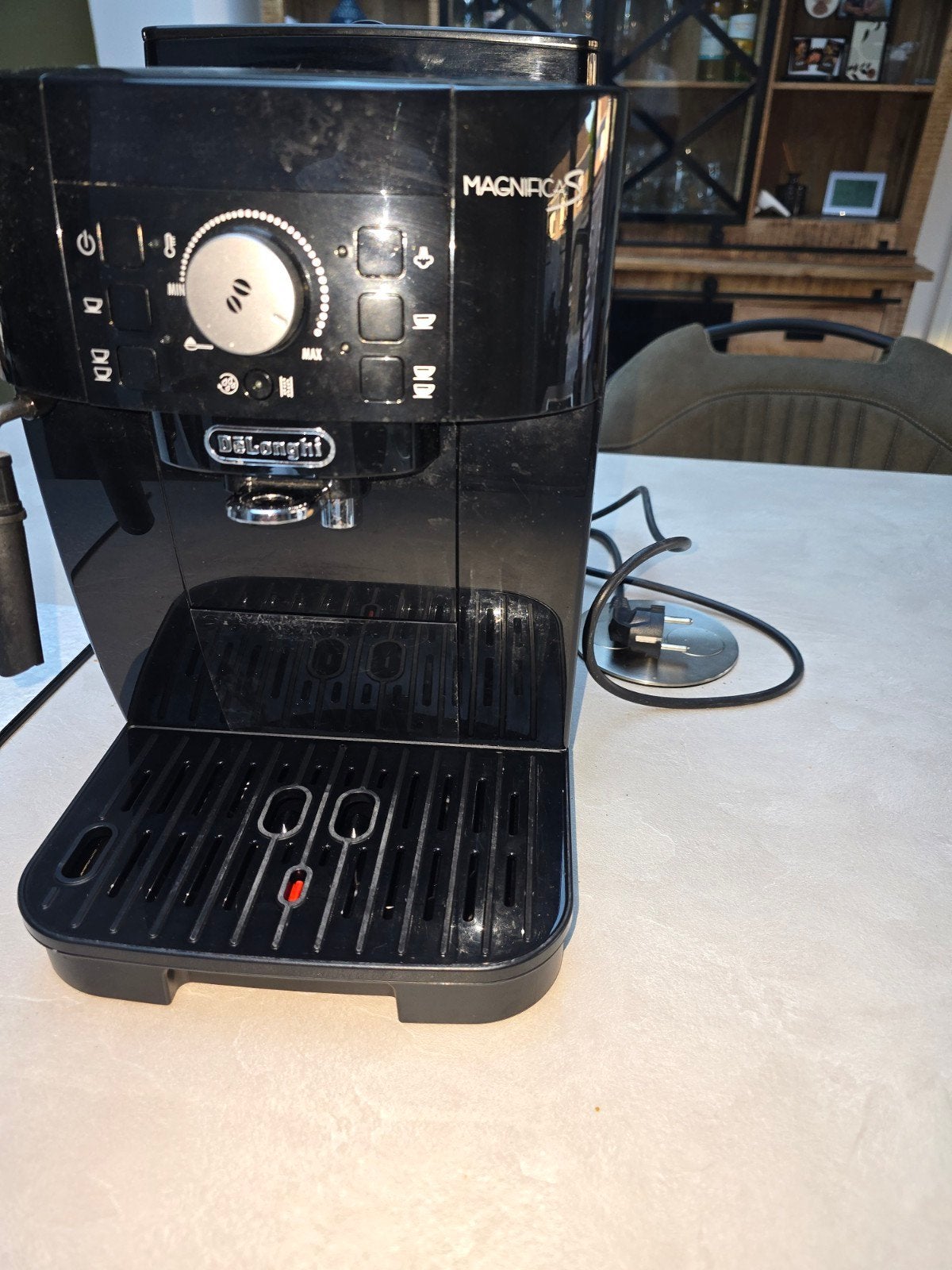 DeLonghi Volautomatische Koffiemachine - Zwart, Witgoed en Apparatuur, Koffiezetapparaten, Ophalen of Verzenden, Zo goed als nieuw