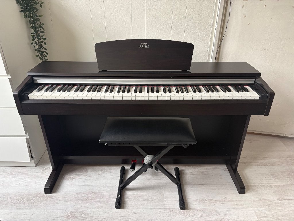 Yamaha Arius YDP-141 digitale piano (Donkerbruin/Rosewood), Muziek en Instrumenten, Piano's, Ophalen, Zwart, Digitaal, Zo goed als nieuw