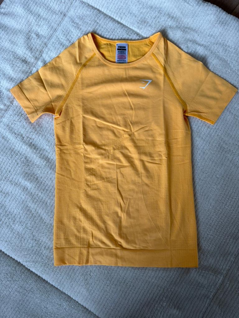 Gymshark sportshirt - Maat M - Nooit gedragen, Kleding | Dames, Sportkleding, Maat 38/40 (M), Geel, Nieuw, Ophalen of Verzenden
