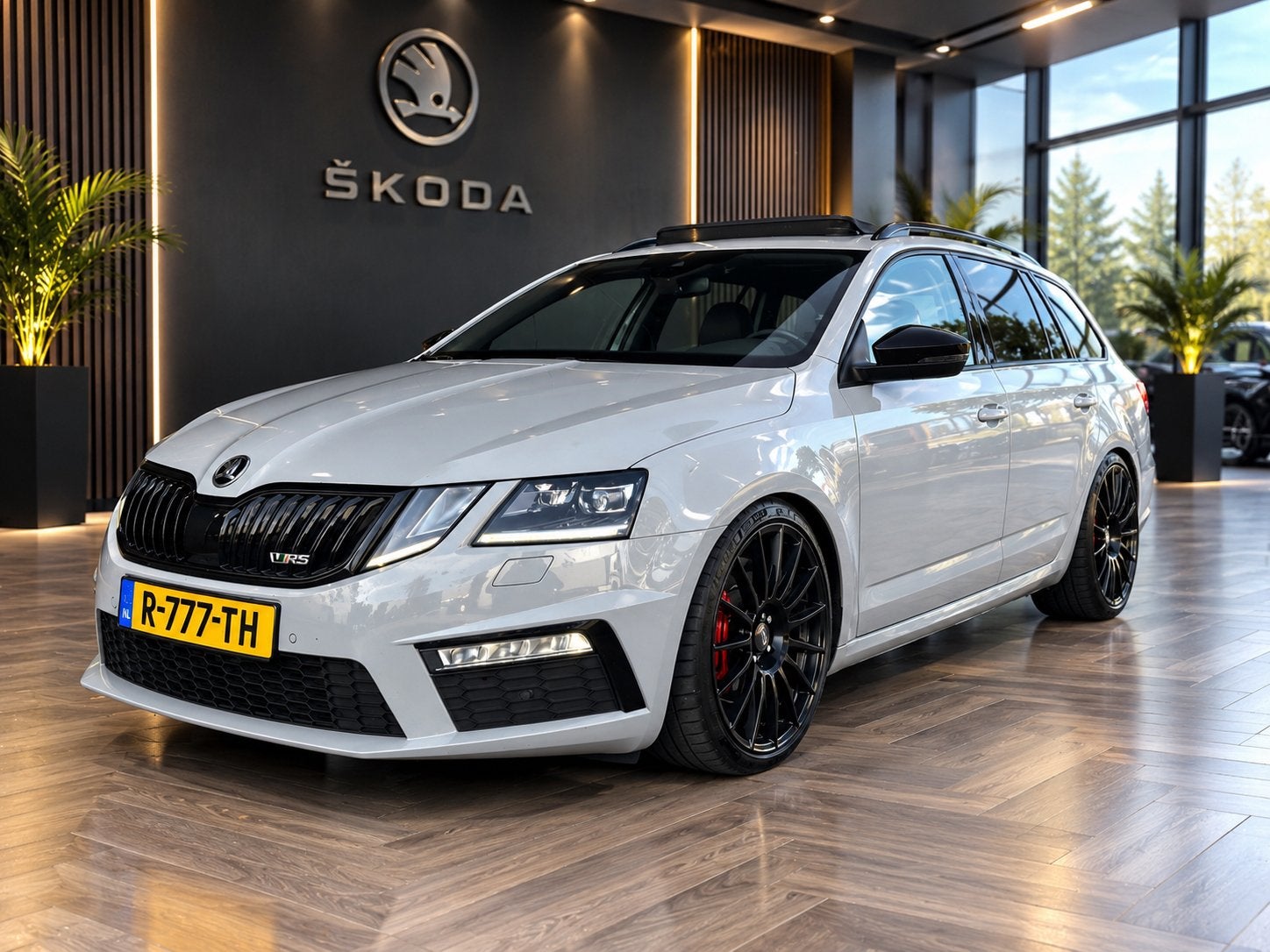 Skoda Octavia 2.0 TSI RS / VRS 320PK Facelift + veel opties, Verwarmde buitenspiegels, 4 cilinders, 1984 cc, 320 pk