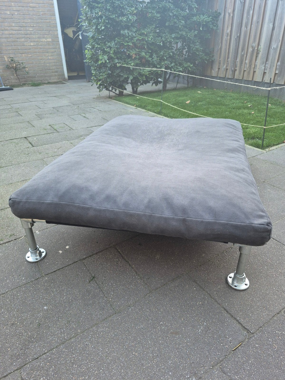 Dog Bed and Platform, Ophalen of Verzenden
