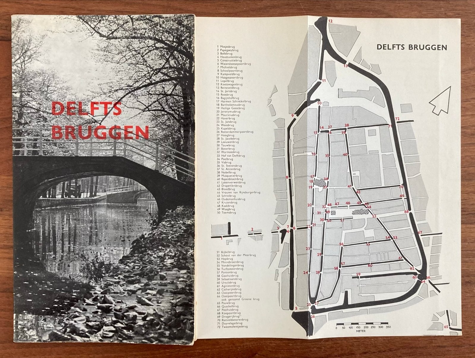 Delfts Bruggen - Uitgeverij Waltman - Delft, Boeken, Ophalen of Verzenden, 20e eeuw of later, Gelezen