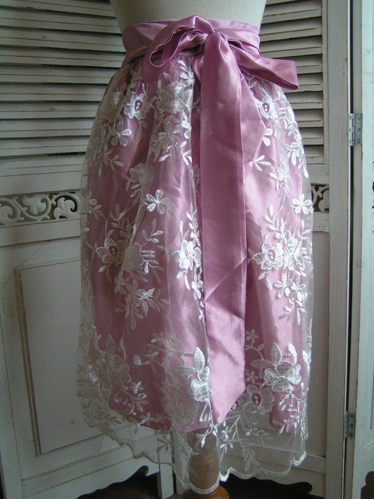 kanten tiroler schort nr DD 627, Ophalen of Verzenden, Zo goed als nieuw, Maat 46/48 (XL) of groter, Carnaval