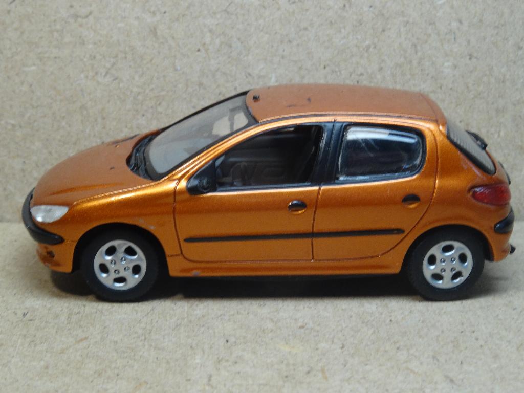 NOREV 1/43, PEUGEOT 206, Metalic Brons, Zie Foto`s, Hobby en Vrije tijd, Ophalen of Verzenden, Zo goed als nieuw, Auto, Norev
