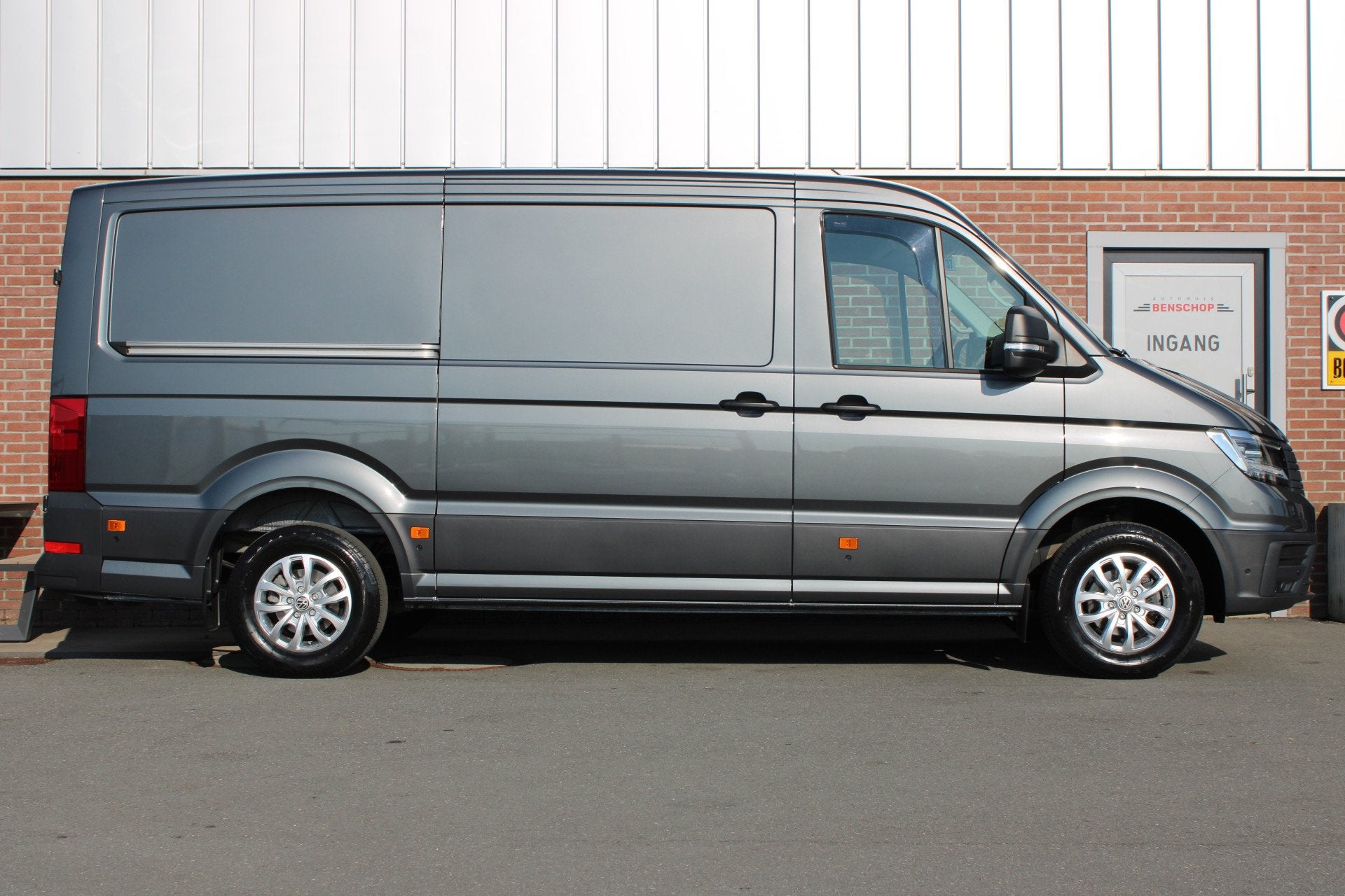 Volkswagen Crafter 35 2.0 TDI 177PK L3H2 4Motion |LED|TREKHA, Automaat, Stof, Gebruikt, Zwart