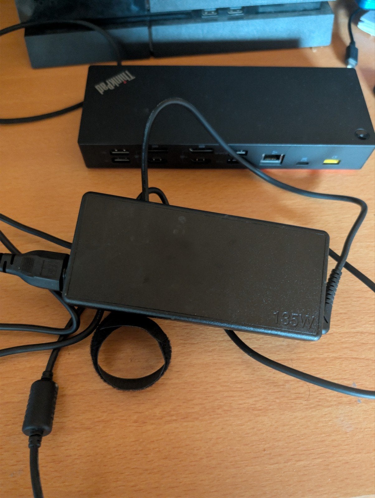 Lenovo ThinkPad Docking Station met 135W adapter, Ophalen, Gebruikt