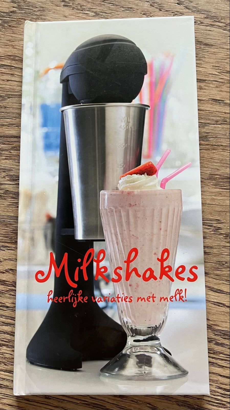 Milkshakes: Heerlijke variaties met melk!, Ophalen of Verzenden, Zo goed als nieuw, Overige gebieden, Taart, Gebak en Desserts
