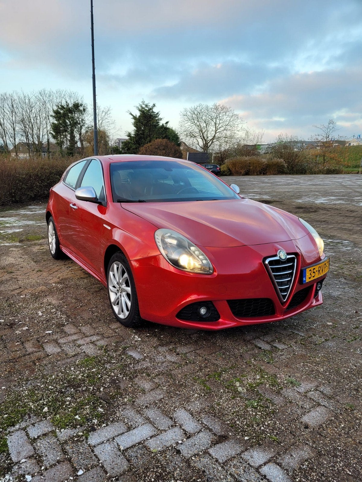 Alfa Romeo Giulietta 1.6 Jtdm 2011, Voorwielaandrijving, 4 cilinders, Leder en Stof, 23 km/l