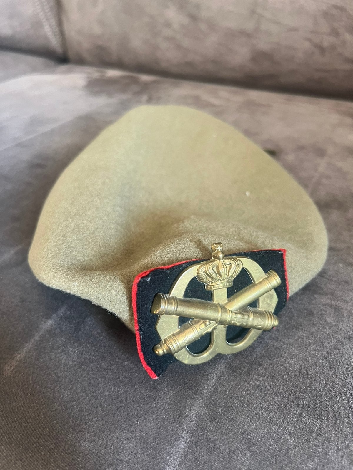 Vintage Baret Koninklijke Landmacht met Embleem., Ophalen of Verzenden, Landmacht, Nederland, Embleem of Badge