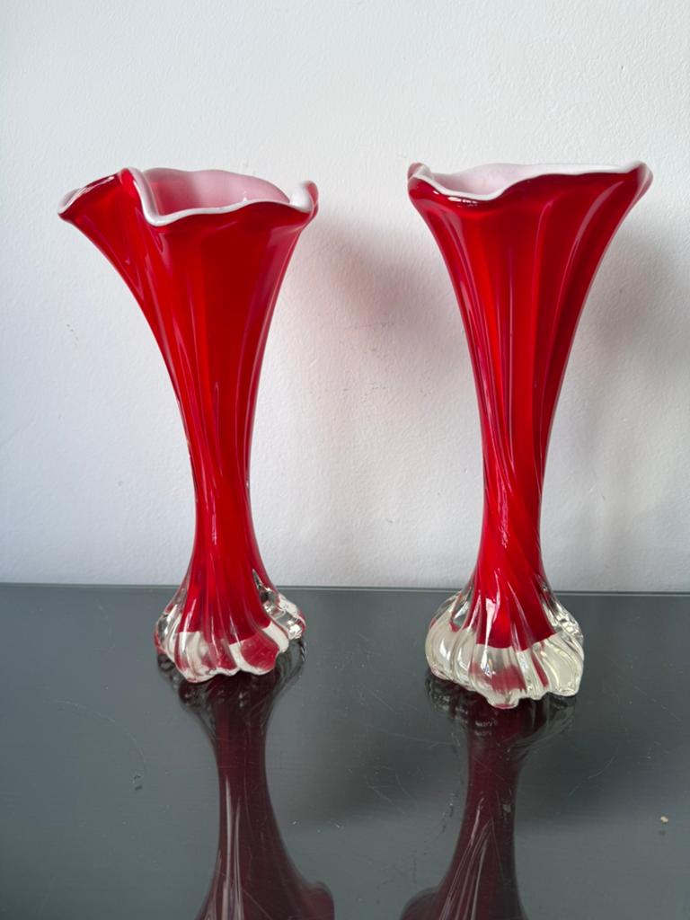 Twee rood witte Murano vazen waaiervorm, Ophalen of Verzenden, Minder dan 50 cm, Rood, Glas
