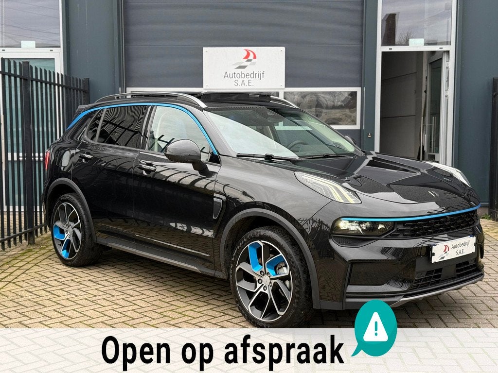 Lynk & Co 01 1.5 HYBRID 261 PK / 360 Camera PANO SFEER NAVI, Auto's, Euro 6, Zwart, Plug-in hybride, Bedrijf