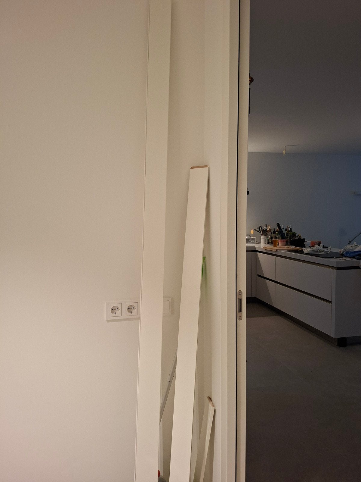 Witte plinten, 9 cm hoog  1,5 cm (nieuw), Ophalen, Nieuw, Mdf, 250 cm of meer